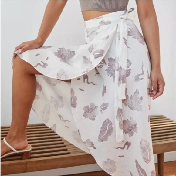 Aritzia Wilfred Eleta Linen Floral Midi Skirt - Picture 2 of 9